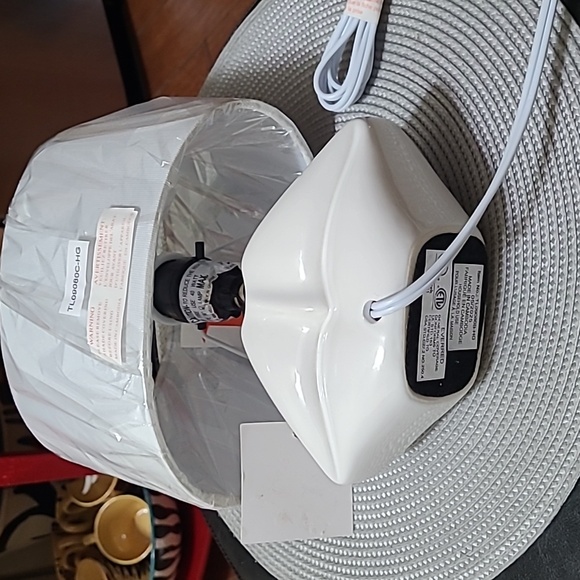 💋Lips Lamp - Picture 6 of 9